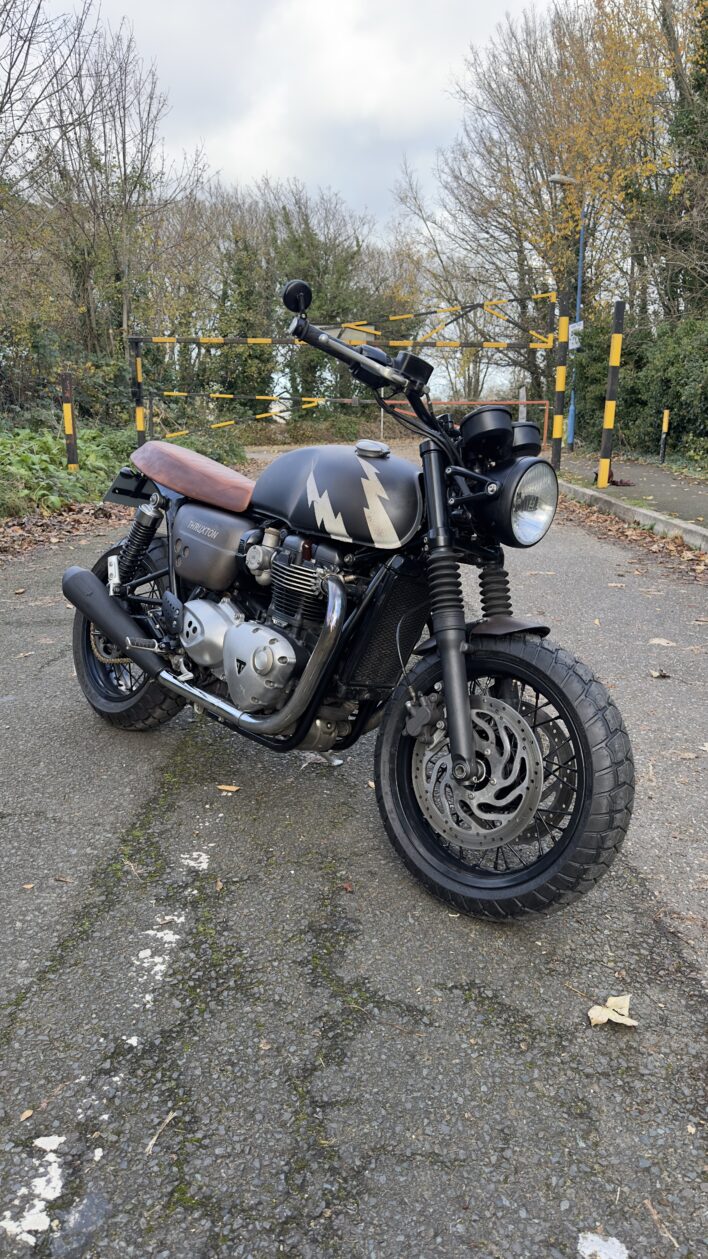 Triumph Thruxton 1200 “Lightening Bolt”